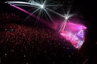 華やかにミラーボールが回る「BUSHI★ROCK FESTIVAL」東京公演の模様。