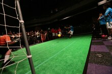 WHITE ASH×Hermann H. & The PacemakersのPK対決の模様。（撮影：柴田恵理）