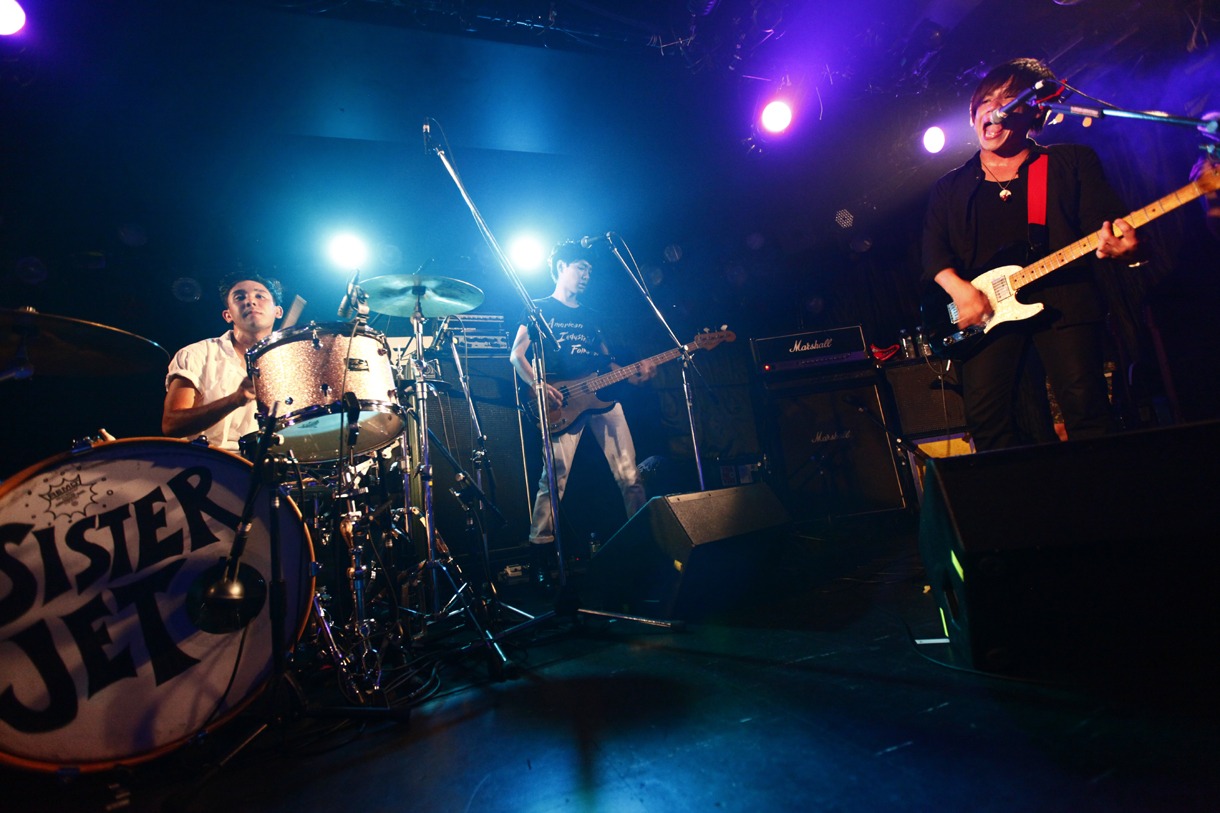 SISTER JETのライブの模様。