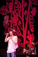 7月14日、東京・品川ステラボールで行われた島袋寛子ソロライブの模様。