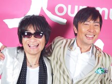 スタジオライブ収録後の徳永英明（写真右）と根本要（左）。