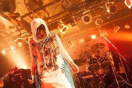 “爆裂厨二病バンド”蟲ふるう夜にワンマンで近作2枚完全再現