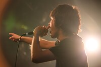 玉筋クールJ太郎のライブの様子。（撮影：西槙太一）