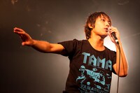 玉筋クールJ太郎のライブの様子。（撮影：西槙太一）