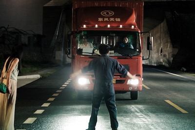 映画「101回目のプロポーズ～SAY YES～」より。伝説の名シーンもしっかりリメイクされている。(c) 2012 NCM FUJI VRPA HAM