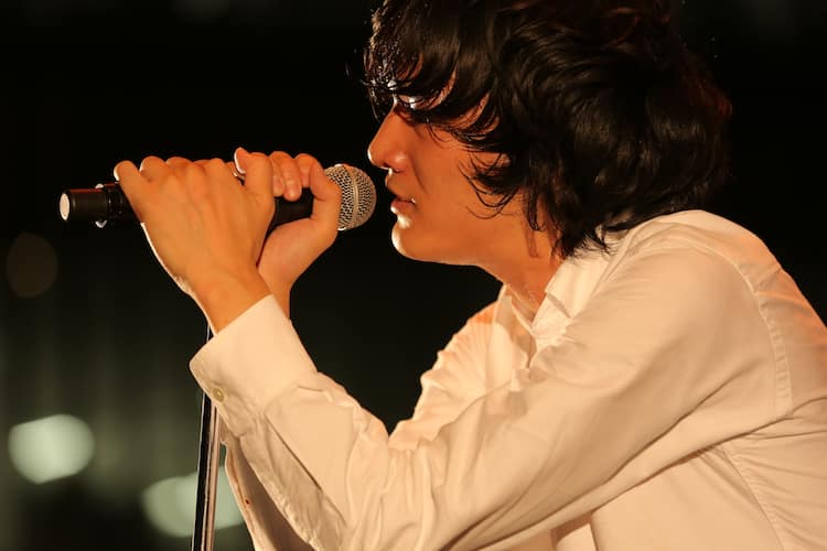 石崎ひゅーい、六本木ヒルズから天国の母へ独立宣言 - 音楽ナタリー
