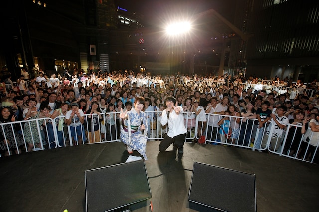 平井理央と石崎ひゅーい（写真左より）