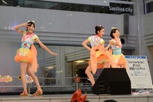 おはガールちゅ！ちゅ！ちゅ！の池袋サンシャインシティ噴水広場でのイベントの模様。