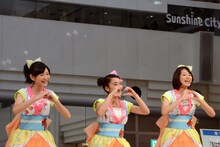 おはガールちゅ！ちゅ！ちゅ！の池袋サンシャインシティ噴水広場でのイベントの模様。