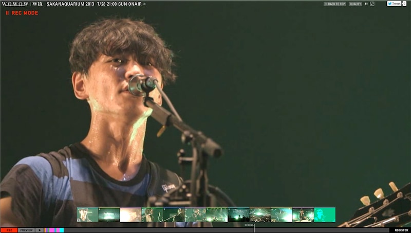 「12CAMS」使用中の画面。下部に12台のカメラの映像が並び、好きなものを選択できる。