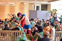 客席を駆け回るMegu。