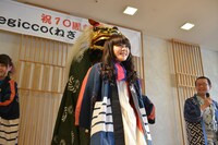 寿獅子舞に噛まれるNao☆。