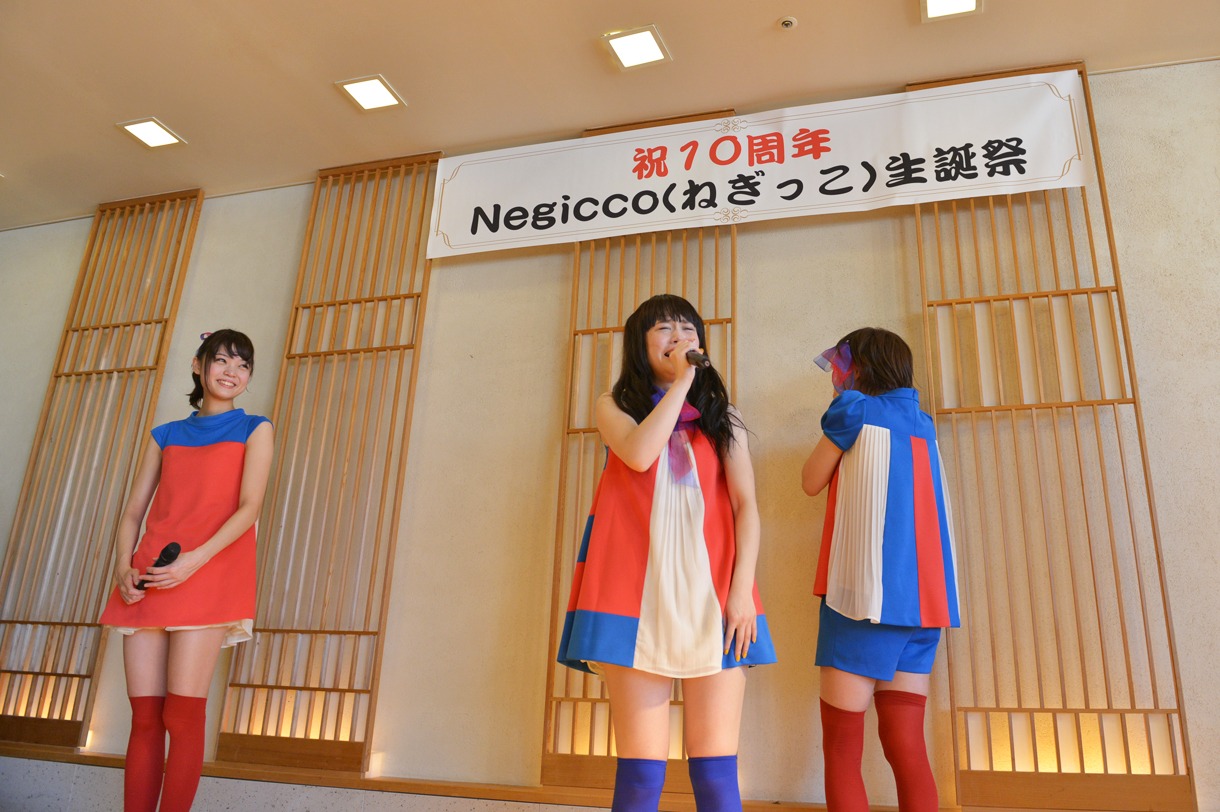 2013年7月「まつり湯特別企画（祝）10周年おめでとうNegicco大生誕祭」の様子。