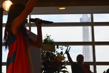 Negiccoがまつり湯ライブを始めた頃にはまだ建設中だった東京スカイツリーが窓の向こうにそびえ立つ。