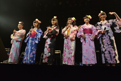 浴衣姿で登場したチームしゃちほこ。