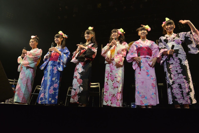 浴衣姿で登場したチームしゃちほこ。