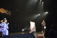 浅野尚志は表に出るのが恥ずかしいからとついたてを用意したが、開始早々外されてしまった。