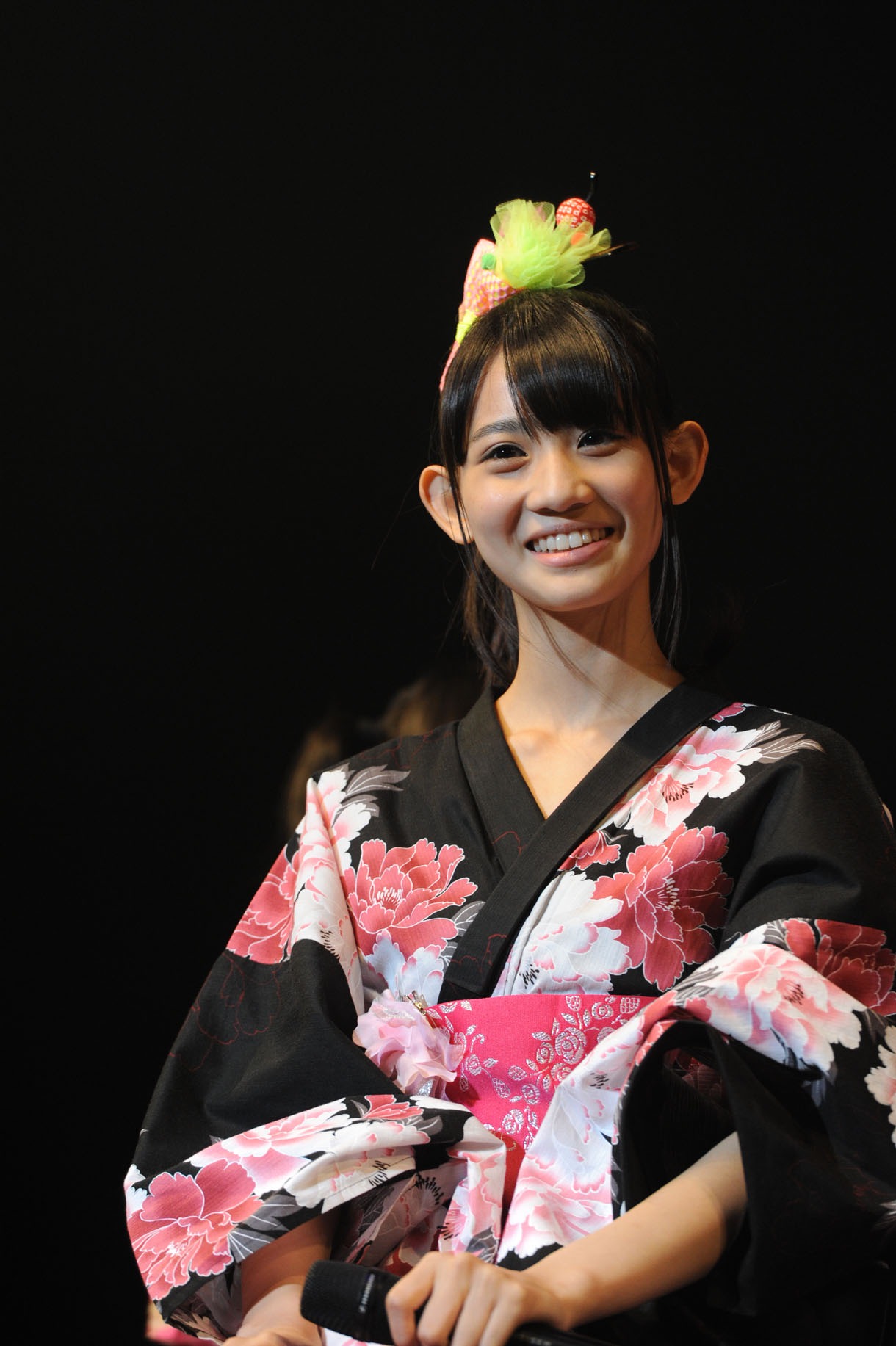 秋本帆華
