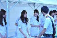 「NOTHING BUT NETS」キャンペーンの募金活動の様子。