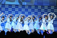 乃木坂46のミニライブの様子。