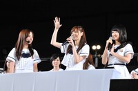 川村真洋、西野七瀬、樋口日奈（左から）