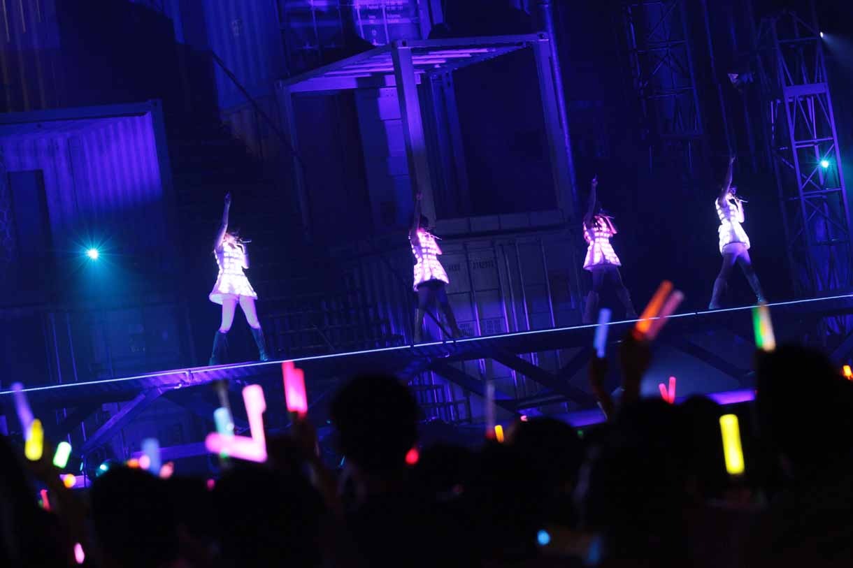 「Pioneer」を歌唱する高橋みなみ、小嶋陽菜、板野友美、篠田麻里子。 (c)AKS