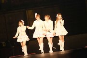 「夕陽を見ているか？」を歌唱する高橋みなみ、篠田麻里子、小嶋陽菜、板野友美。 (c)AKS