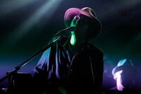 クボケンジ（Vo, G）（撮影：上飯坂 一）