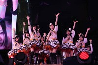 「美しい稲妻」を歌唱するSKE48選抜メンバー。(c)AKS