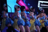 「僕らのユリイカ」を歌唱するNMB48選抜メンバー。(c)AKS