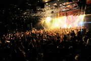 7月20日、東京・LIQUIDROOM ebisuで行われた「1st Full Album Release Tour “太陽と月のキャラバン”」最終公演の模様。