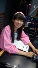 福岡のラジオにゲスト出演した星名美怜。