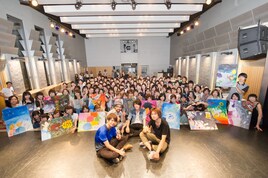 NICO、ファンとの共作“ペイント”をTSUTAYAパネル展示