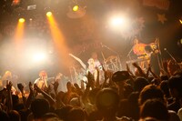 bomi「ワンダフォーに踊れ2013」ライブの様子。