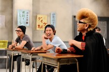 「V.I.P. ─マキシマム ザ ホルモン─」収録中の様子。左奥からMAH（SiM）、Taka（ONE OK ROCK）、綾小路翔（氣志團）。