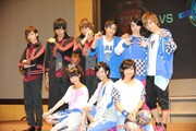 「仮面ライダー鎧武」出演者たちでダンスチーム「鎧武」と「バロン」のメンバーたち。