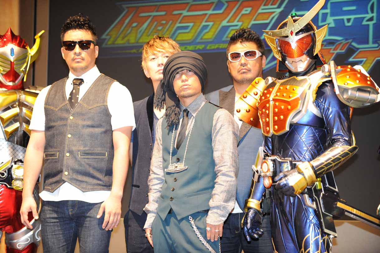 今週の人気の画像9位は「湘南乃風『仮面ライダー鎧武』で“鎧武乃風”に変身！」より、鎧武乃風。 (c)2013 石森プロ・テレビ朝日・ADK・東映