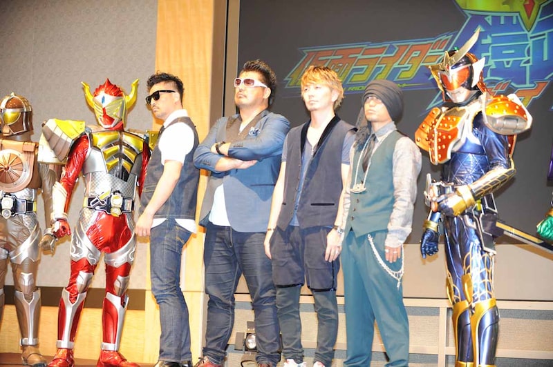 鎧武乃風と仮面ライダー鎧武ら登場ライダーたち。 (c)2013 石森プロ・テレビ朝日・ADK・東映