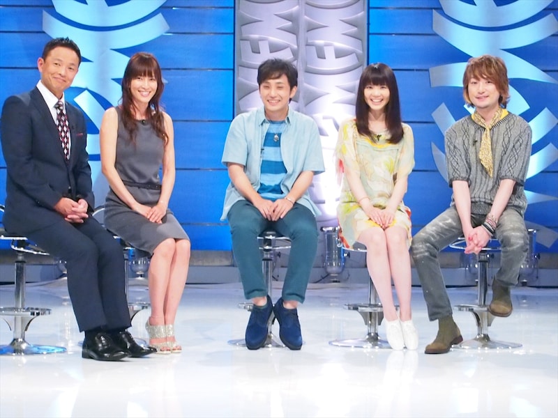 トーク収録時の恵俊彰、鈴木杏樹、いきものがかり（写真左から）。