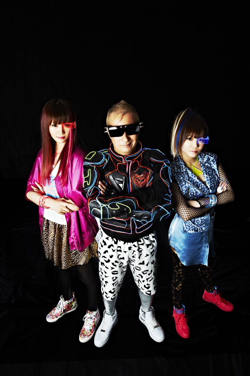 EMERGENCY。左からCRAZY YU、NEW YOUNG、DANCING YUKARI。