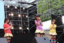 地元ファンとCBCアナウンサー永岡歩に誕生日をお祝いされた大黒柚姫（写真中央）。