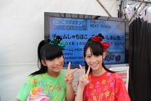 坂本遥奈（写真左）と秋本帆華（右）。