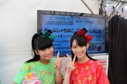 坂本遥奈(写真左)と秋本帆華(右)。