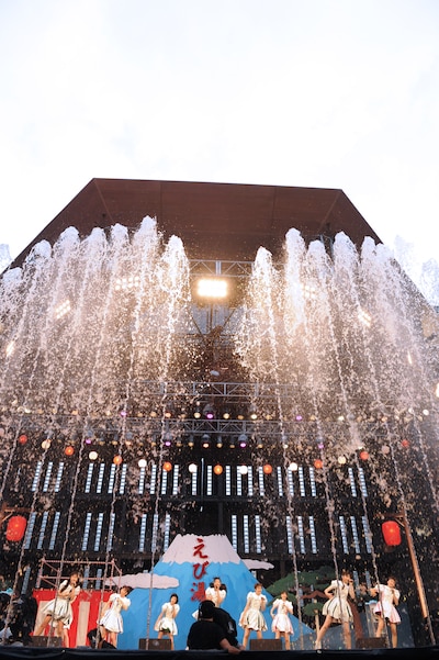 「エビ中 夏のファミリー遠足 略してファミえん in 河口湖2013」の様子。