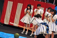 中5代表・真山りかのスイカ割りは失敗。