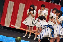 中5代表・真山りかのスイカ割りは失敗。