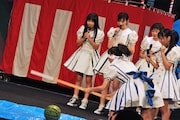 中5代表・真山りかのスイカ割りは失敗。