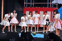 中3代表・廣田あいかの振り下ろした角材は見事スイカにヒット。