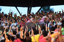 「エビ中 夏のファミリー遠足 略してファミえん in 河口湖2013」の様子。