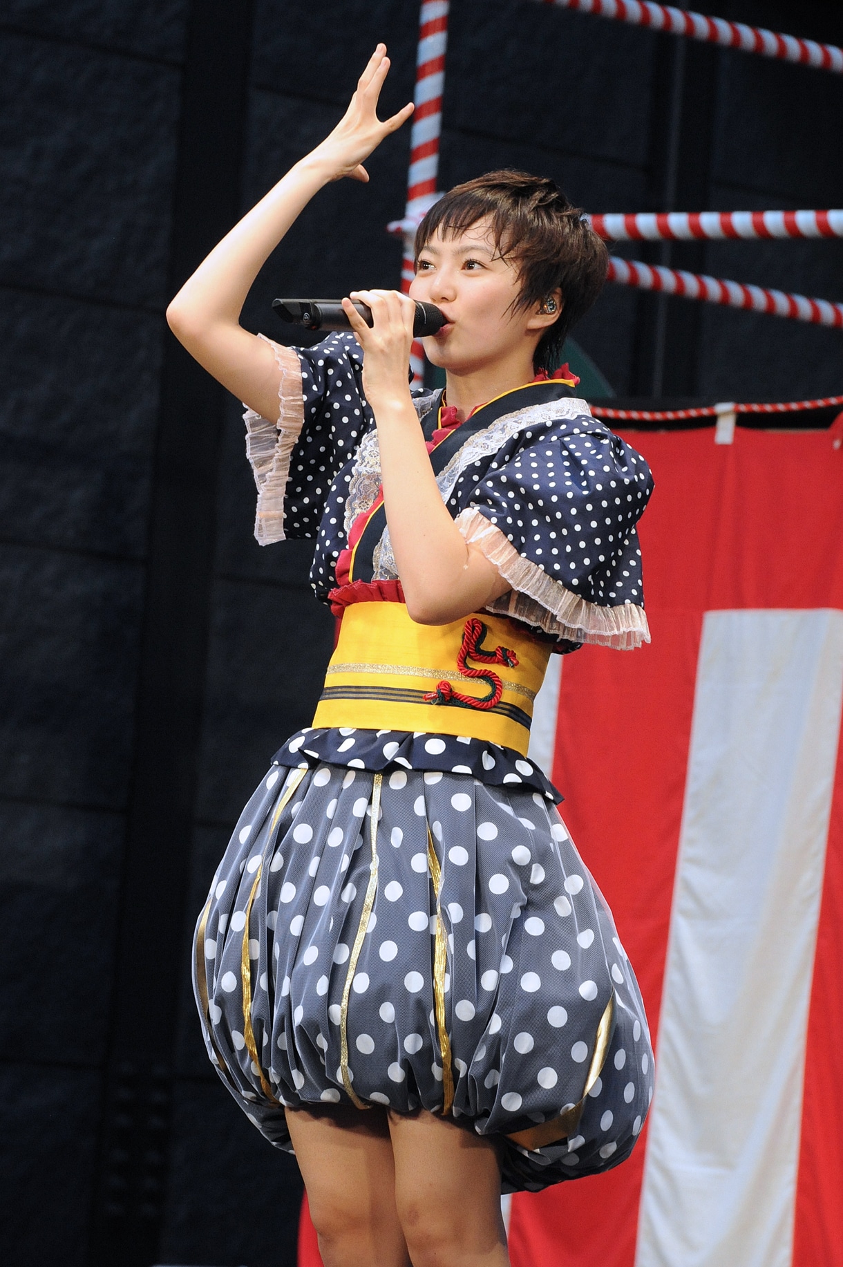 安本彩花
